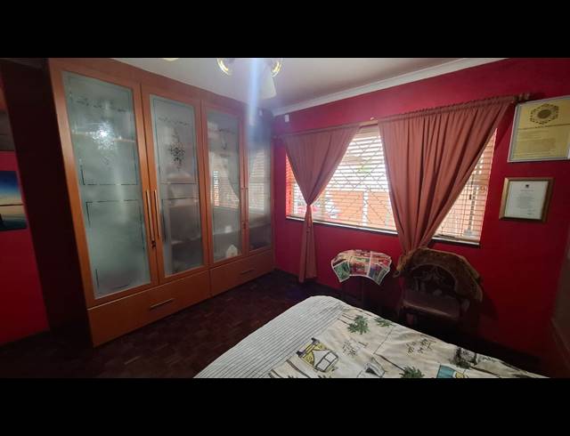 3 BEDROOM FREEHOLD FOR SALE IN PINATI